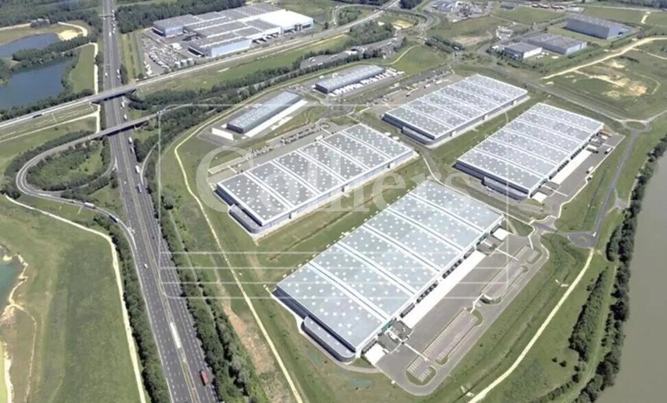 Industriel/Logistique dans Longueil-Sainte-Marie à louer - Photo de l’immeuble – Image 1 sur 5