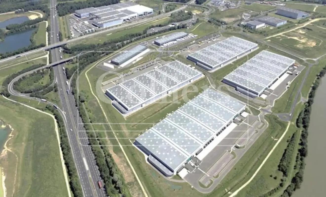 Industriel/Logistique dans Longueil-Sainte-Marie à louer Photo de l’immeuble– Image 1 sur 6