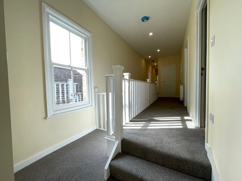 42 High St, Ashford à vendre - Photo de l’immeuble – Image 2 sur 11