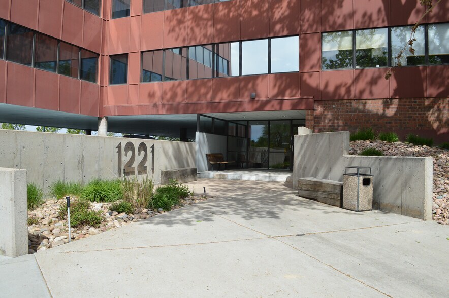 1221 S Clarkson St, Denver, CO à louer - Photo de l’immeuble – Image 2 sur 18