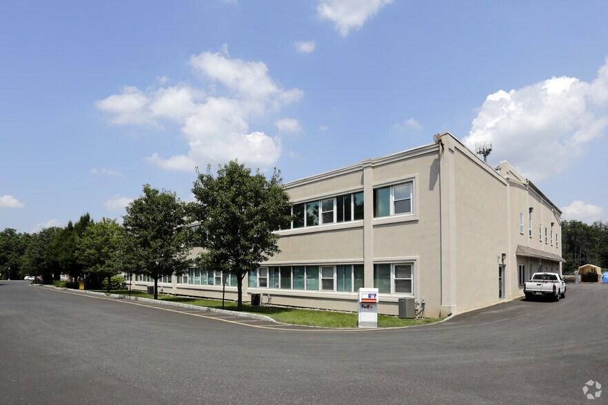 1250 Easton Rd, Horsham Township, PA à louer - Photo de l’immeuble – Image 2 sur 4