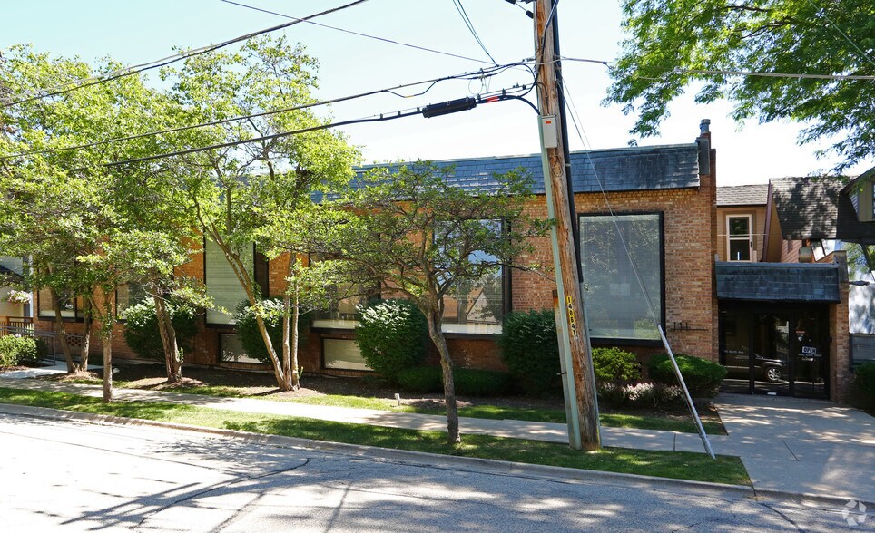 111 North Ave, Barrington, IL à louer - Photo de l’immeuble – Image 3 sur 16