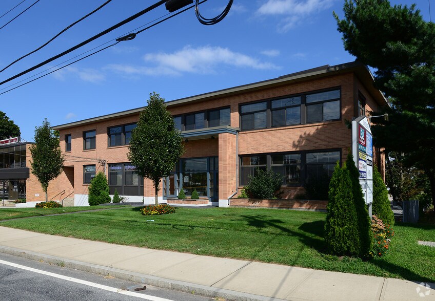 1980-1990 Pawtucket Ave, East Providence, RI à louer - Photo de l’immeuble – Image 1 sur 2