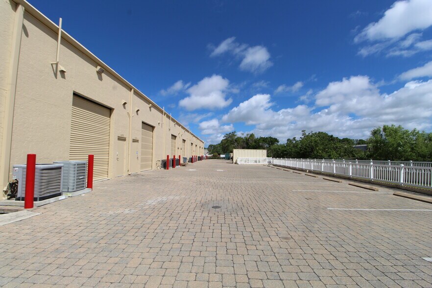 4050 N Washington Blvd, Sarasota, FL à louer - Photo de l’immeuble – Image 3 sur 3