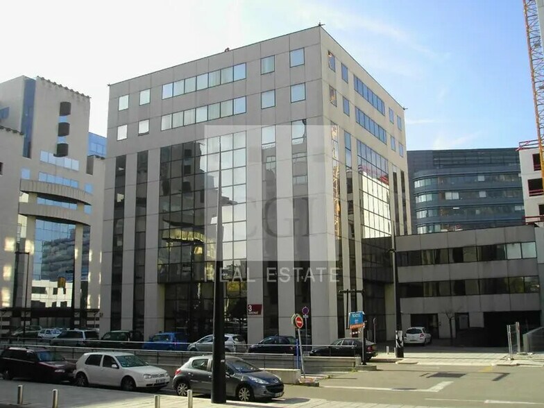 Bureau dans Grenoble à louer - Photo de l’immeuble – Image 1 sur 11