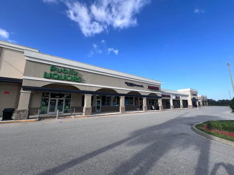 1851 N US Highway 1, Fort Pierce, FL à louer - Photo de l’immeuble – Image 2 sur 7