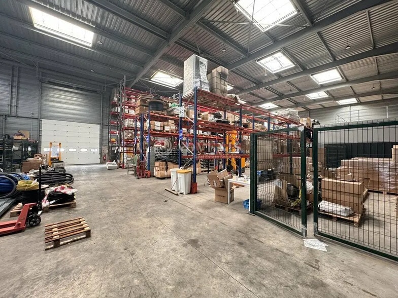 Local d'activités dans Bussy-Saint-Martin à vendre - Photo de l’immeuble – Image 1 sur 8