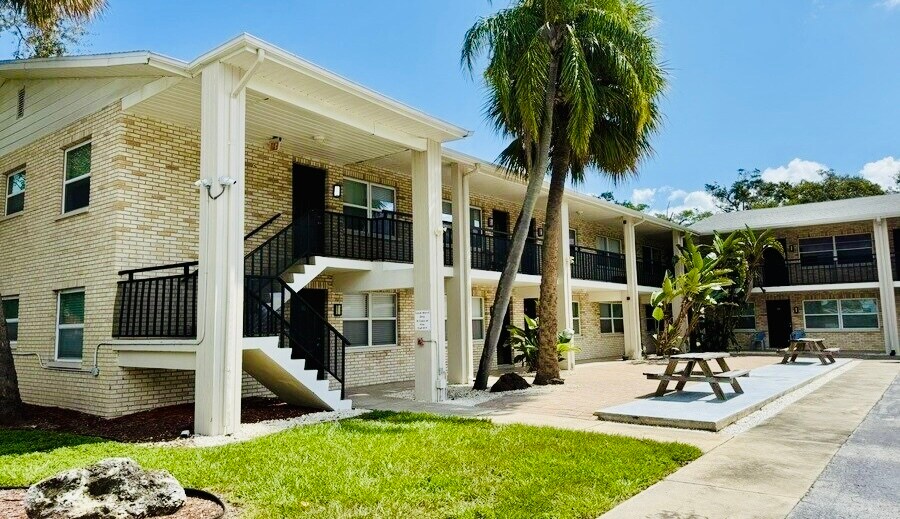 600 Wildwood Way, Clearwater, FL à vendre Photo de l’immeuble– Image 1 sur 25