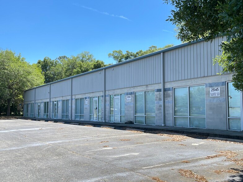 25145 NW 8th Pl, Newberry, FL à vendre - Photo de l’immeuble – Image 1 sur 13