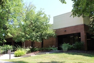41441-41541 W 11 Mile Rd, Novi, MI à louer Photo de l’immeuble– Image 1 sur 2