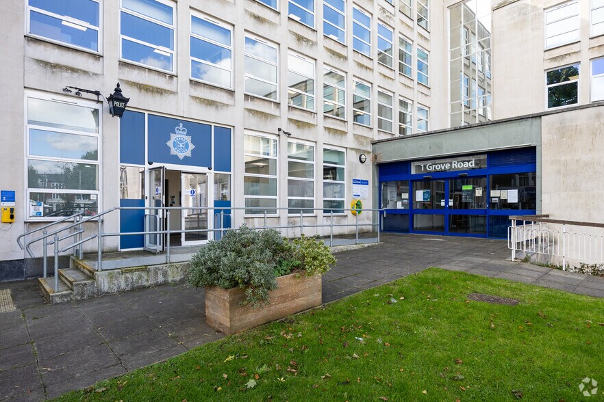 1 Grove Rd, Eastbourne à louer - Photo de l’immeuble – Image 3 sur 3