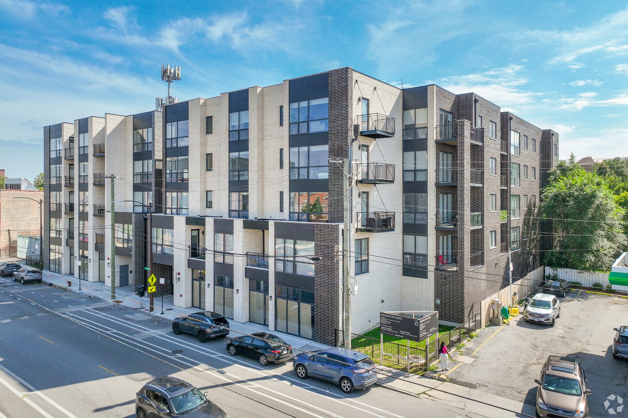 451 E Pershing Rd, Chicago, IL à louer Photo principale– Image 1 sur 17