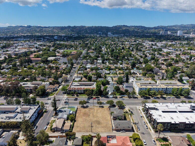 14715 Burbank Blvd, Van Nuys, CA à vendre - Photo de l’immeuble – Image 2 sur 8
