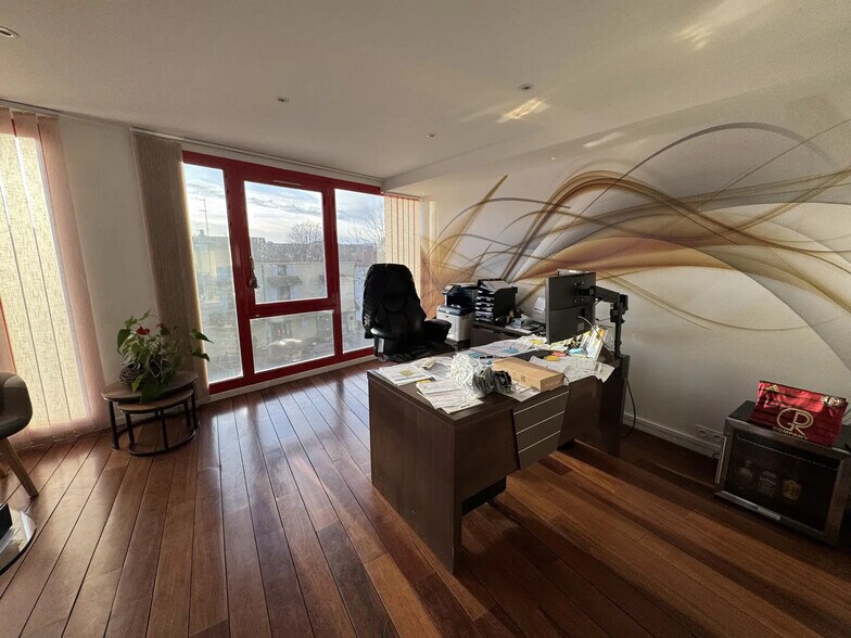 Bureau dans Houilles à louer - Photo intérieure – Image 1 sur 12