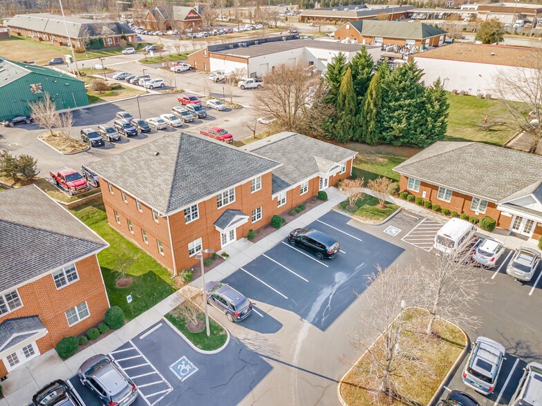 14411 Justice Rd, Midlothian, VA à louer - Photo de l’immeuble – Image 1 sur 18