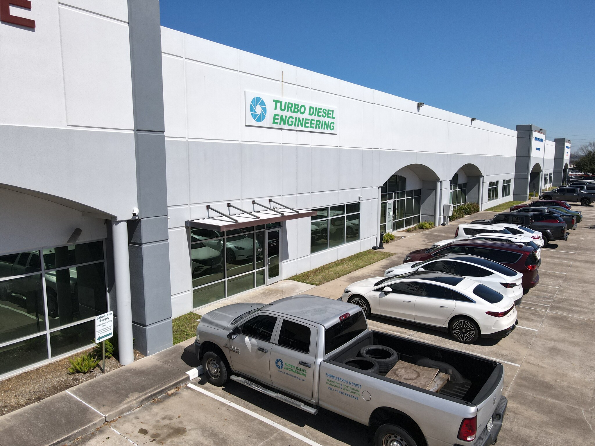 10650 W Airport Blvd, Stafford, TX à louer Photo de l’immeuble– Image 1 sur 3