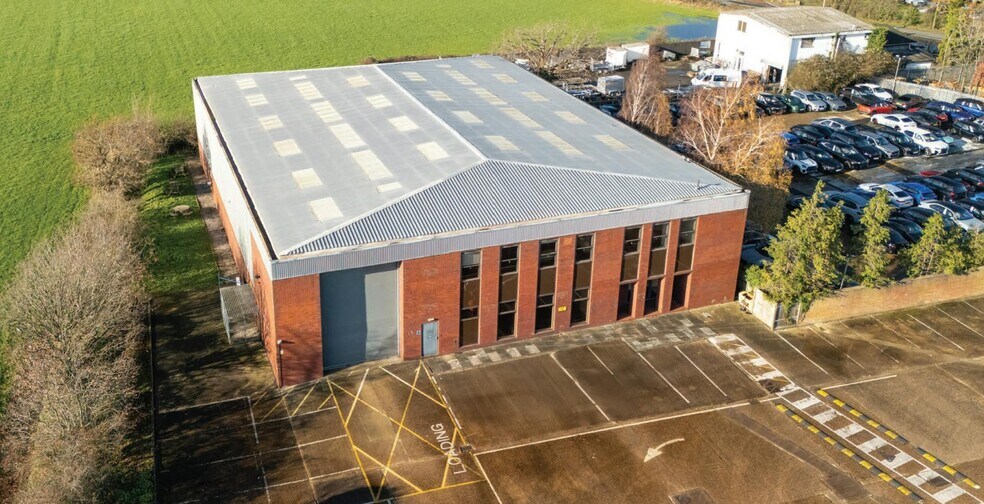 Old Brighton Rd, Lowfield Heath à louer - Photo de l’immeuble – Image 1 sur 7