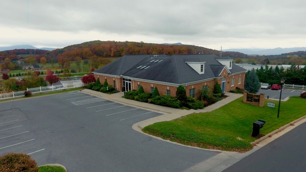 2322 Blue Stone Hills Dr, Harrisonburg, VA à louer - Aérien – Image 3 sur 5