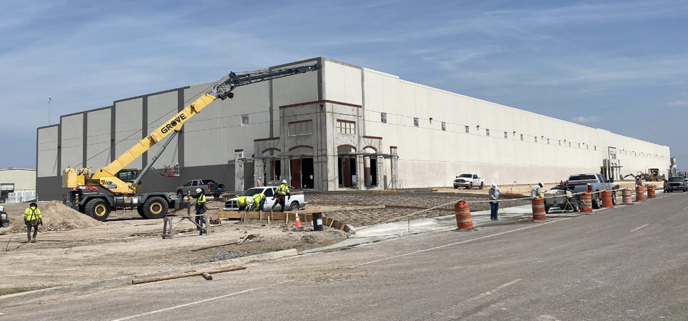 1401 E Capote Central Ave, Pharr, TX à louer - Photo de l’immeuble – Image 3 sur 14