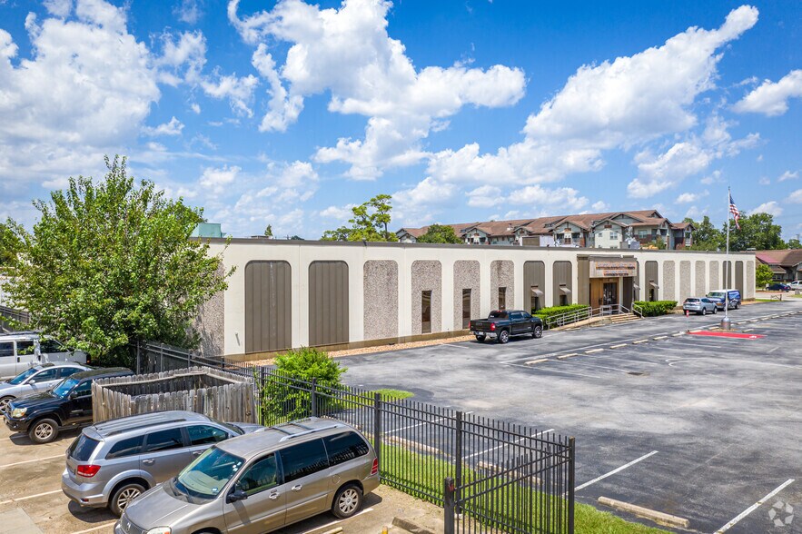 900 W 34th St, Houston, TX à louer - Photo de l’immeuble – Image 3 sur 23