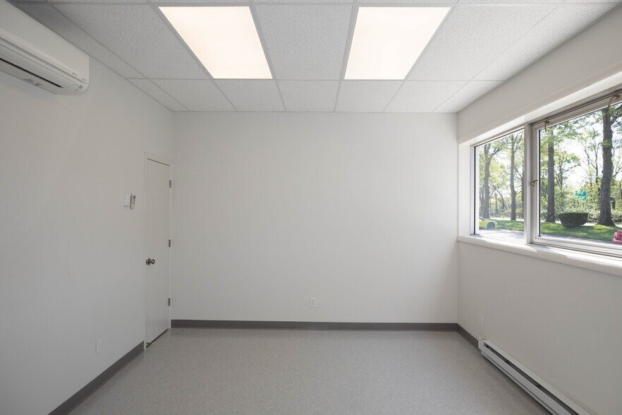 50 Cain Dr, Brentwood, NY à louer - Photo intérieure – Image 2 sur 7