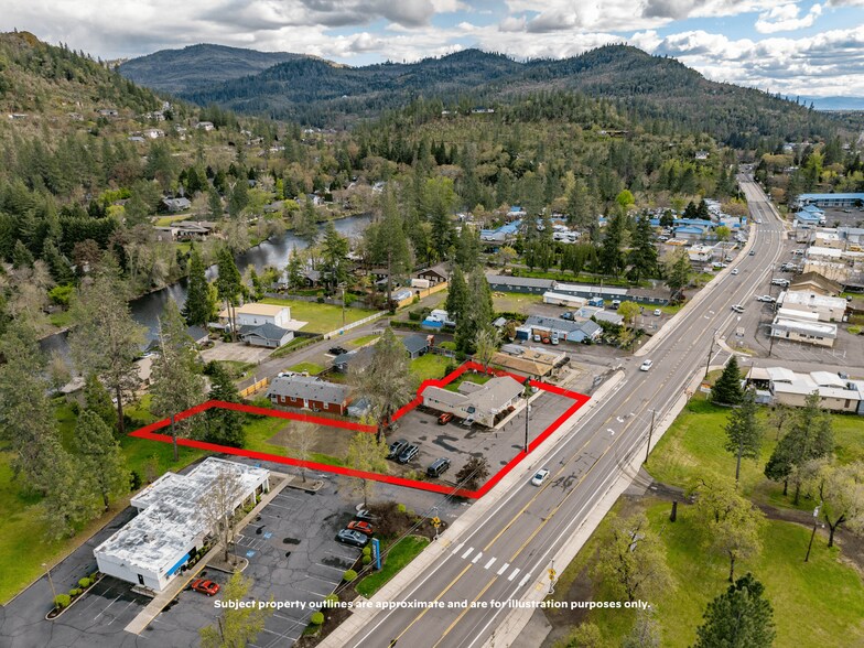 21990 Highway 62, Shady Cove, OR à vendre - Photo de l’immeuble – Image 2 sur 38