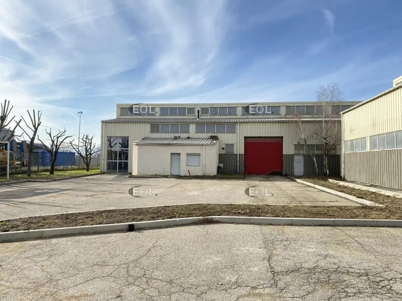 Industriel/Logistique dans Mornant à louer - Photo de l’immeuble – Image 2 sur 6