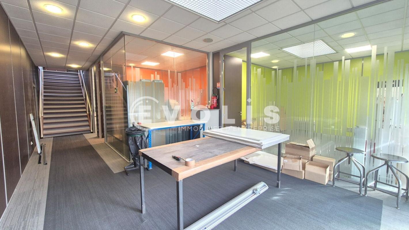 Local d'activités dans Émerainville à vendre Photo intérieure– Image 1 sur 19