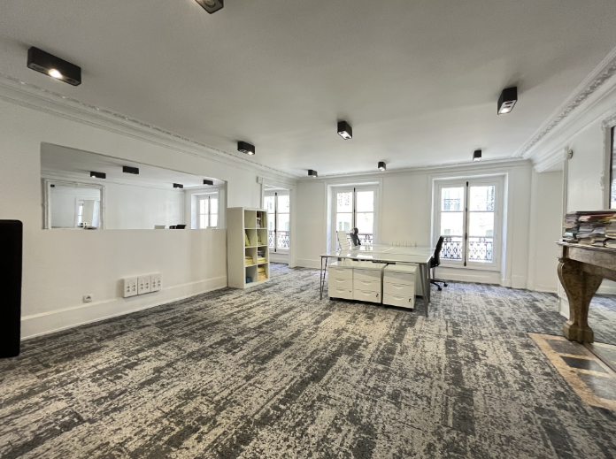32 Rue Washington, Paris, PAR 75008 - Lot 1 -  - Photo intérieure - Image 1 of 11