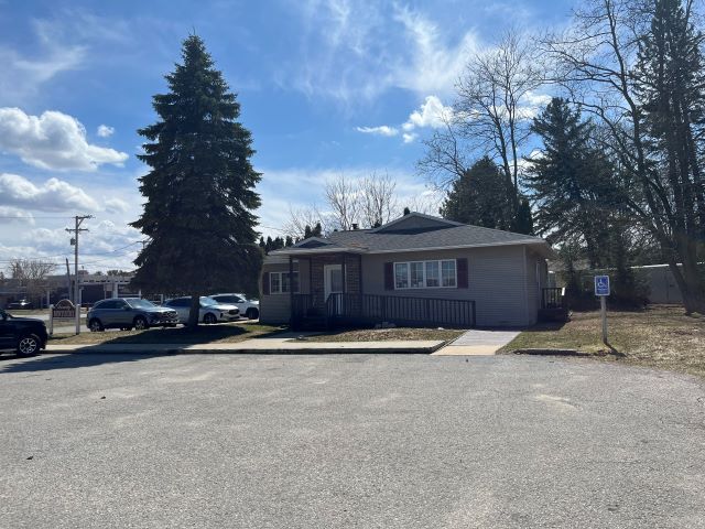 701 Water St, East Jordan, MI à vendre - Photo de l’immeuble – Image 2 sur 13