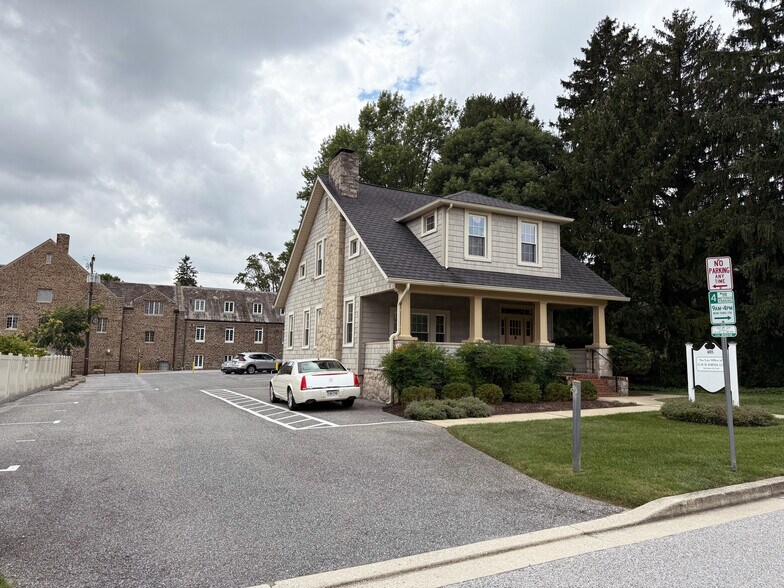 405 W Pennsylvania Ave, Towson, MD à louer - Photo de l’immeuble – Image 2 sur 4