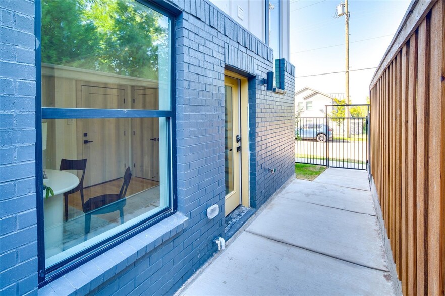 512 Lancaster Ave, Dallas, TX à vendre - Photo de l’immeuble – Image 3 sur 35