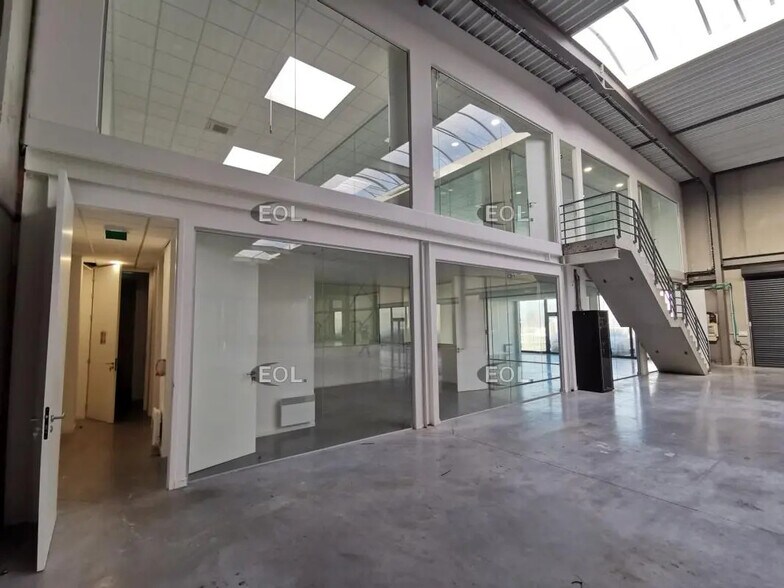 Local d’activités dans Roncq à louer - Photo de l’immeuble – Image 3 sur 6