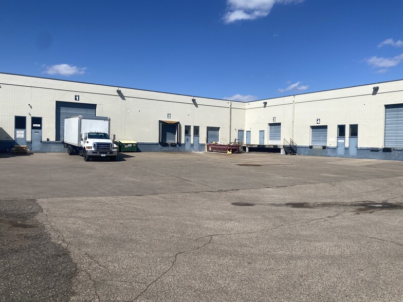 8892-8910 Wentworth Ave S, Bloomington, MN à louer - Photo de l’immeuble – Image 3 sur 5