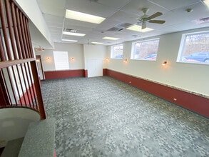 160 W Wilson St, Batavia, IL à louer Photo intérieure– Image 2 sur 18