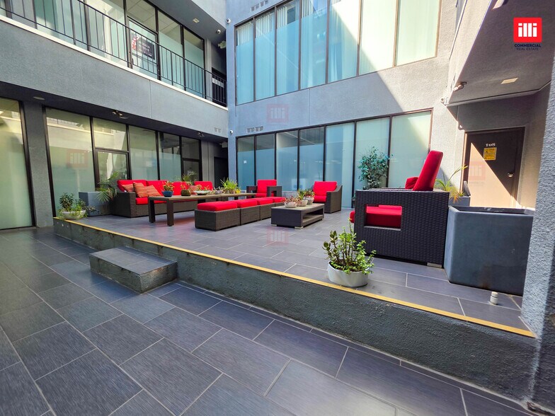 8619 Reseda Blvd, Northridge, CA à louer - Photo de l’immeuble – Image 3 sur 6