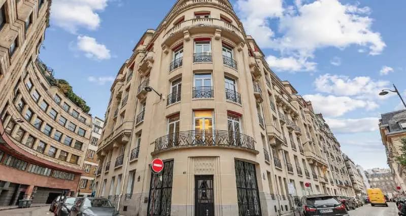 2-4 Rue Lord Byron, Paris à louer - Photo de l’immeuble – Image 1 sur 3