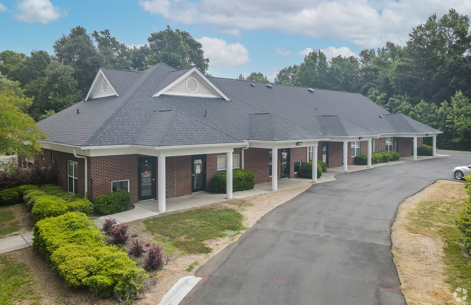 9625 David Taylor Dr, Charlotte, NC à louer Photo principale– Image 1 sur 6
