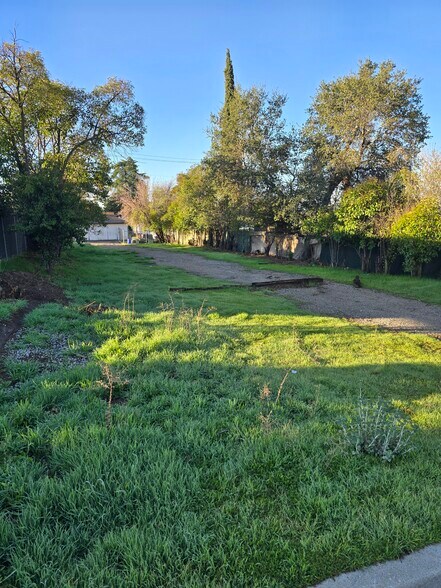 35225 Acacia Ave, Yucaipa, CA à vendre - Photo de l’immeuble – Image 2 sur 3