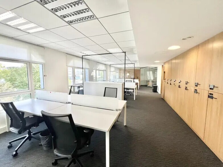 Bureau dans Puteaux à louer - Photo de l’immeuble – Image 2 sur 8