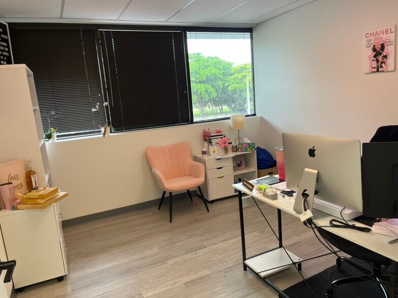 700 W Hillsboro Blvd, Deerfield Beach, FL à louer - Photo de l’immeuble – Image 3 sur 12