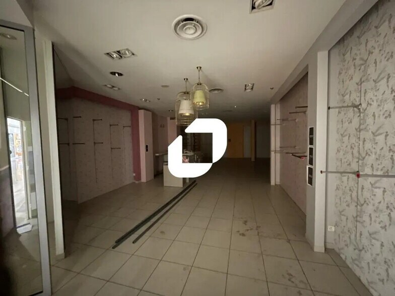 Local commercial dans Châlons-en-Champagne à louer - Photo de l’immeuble – Image 3 sur 6