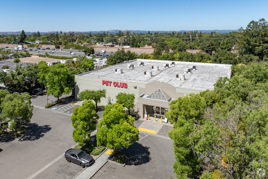 1935 Santa Rosa Ave, Santa Rosa, CA à louer - Photo de l’immeuble – Image 1 sur 9