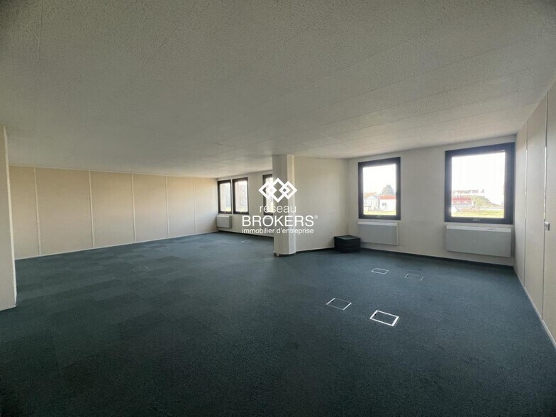 Bureau dans Saclay à louer - Photo de l’immeuble – Image 3 sur 9