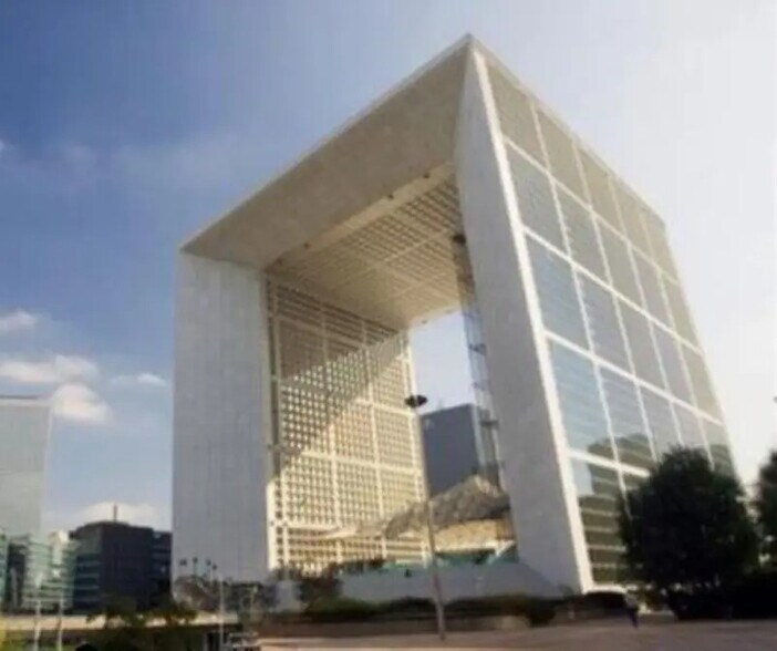 Bureau dans Puteaux à louer - Photo de l’immeuble – Image 2 sur 20