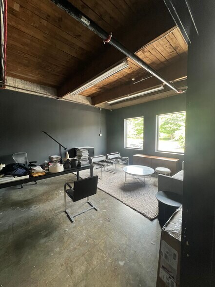 2025 Thrift Rd, Charlotte, NC à louer - Photo de l’immeuble – Image 3 sur 5
