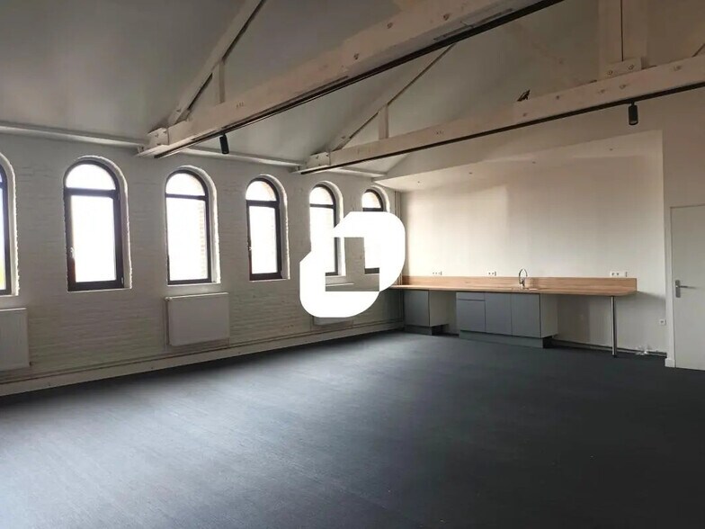 Local d’activités dans Lille à louer - Photo de l’immeuble – Image 1 sur 9