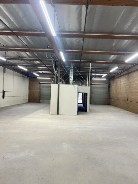 125 N Aspan Ave, Azusa, CA à louer - Photo de l’immeuble – Image 3 sur 6