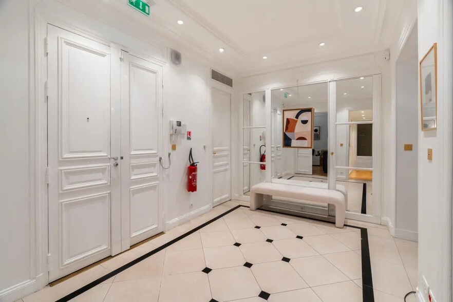 Bureau dans Paris à louer - Hall d’entrée – Image 2 sur 8