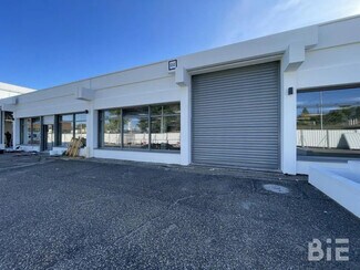 Plus de détails pour Local d'activités à louer